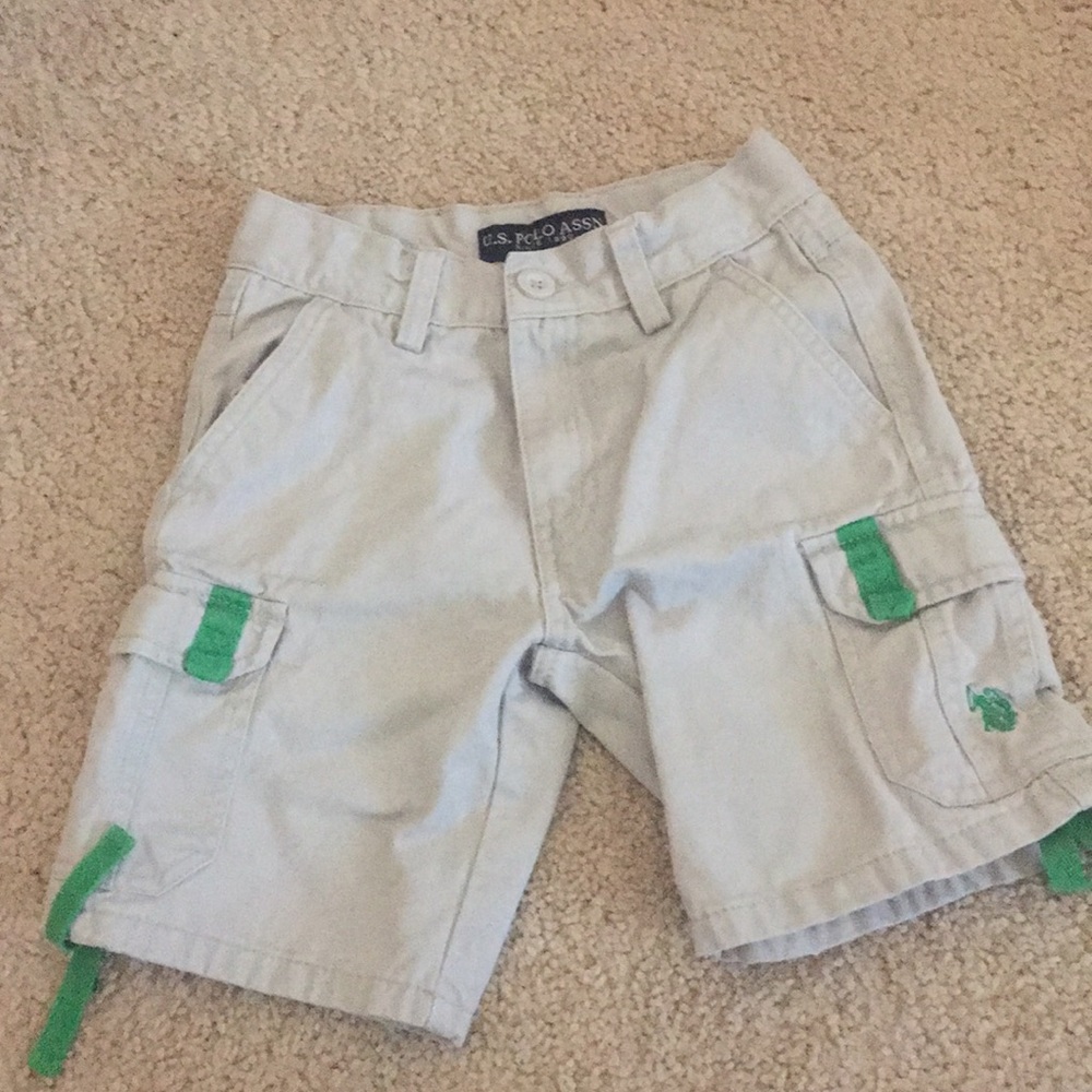 4 shorts plus 1 swim shorts great condition